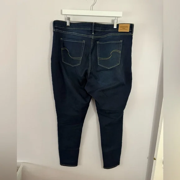 Levi's Women's Dark Blue Jeans (20M) - Picture 3 of 12